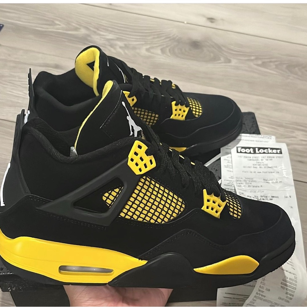 JORDAN 4 ‘Yellow Thunder’ size 10.5 UNUSED